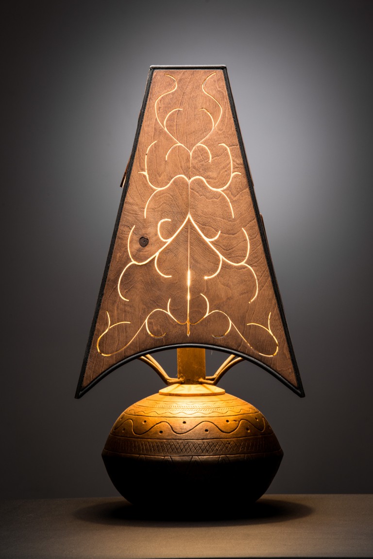 lampa stołowa na biurko nocna lampion rzeźba folkowa drewniana ceramiczna klimatyczna artystyczna