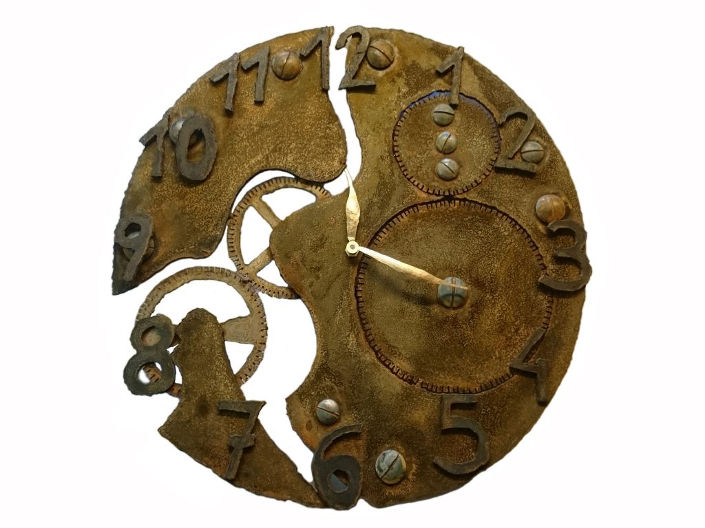 zegar z metalu