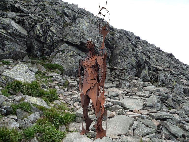 strażnik kamieniołomu rzeźba z metalu metalowa pomnik statua fantasy scifi kamieniołom kozy gmina scrap art